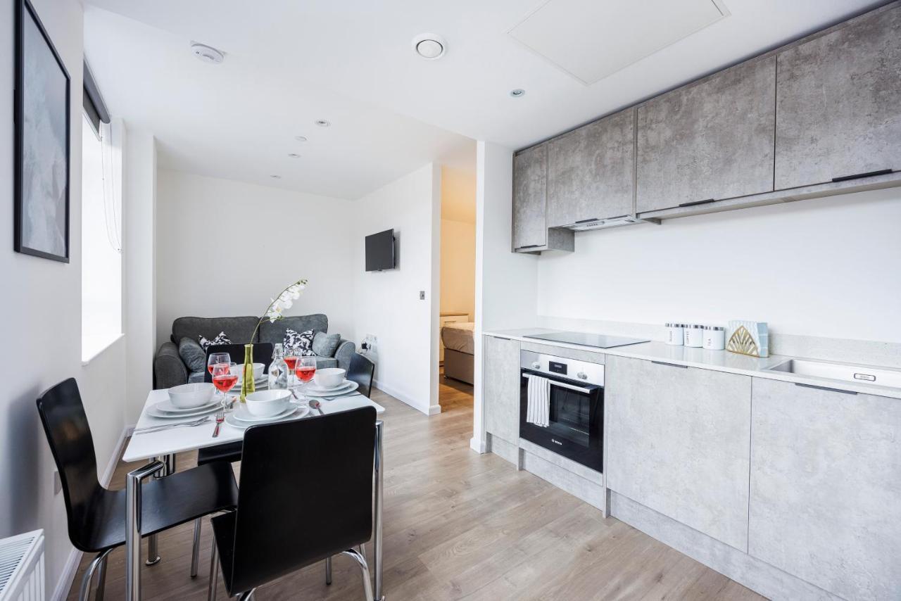Cresta House - Modern Apartments Luton  Exterior photo